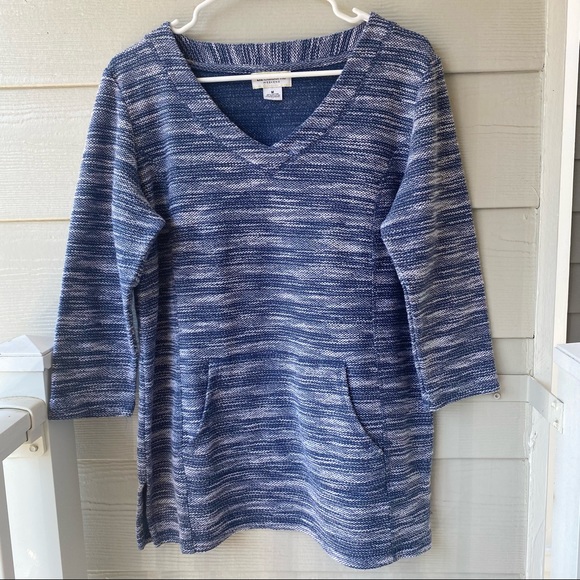Liz Claiborne Tops - LIZ CLAIBORNE WEEKEND V Neck Pullover